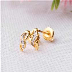 14k Yellow Gold Earring With Diamond