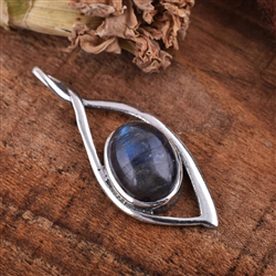 Oval Labradorite Pendant